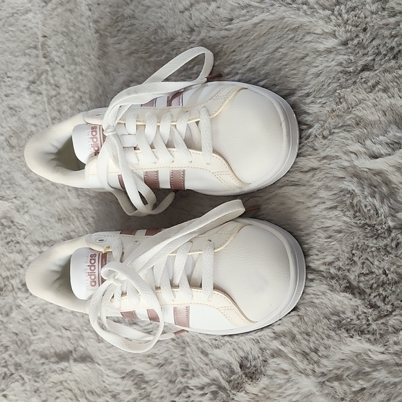 ADIDAS US size 6 rose gold stripes - Picture 2 of 5